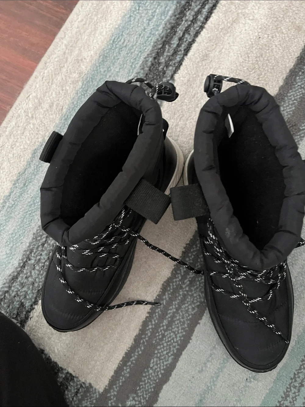 Black Quilted Winter Lace-Up Boots